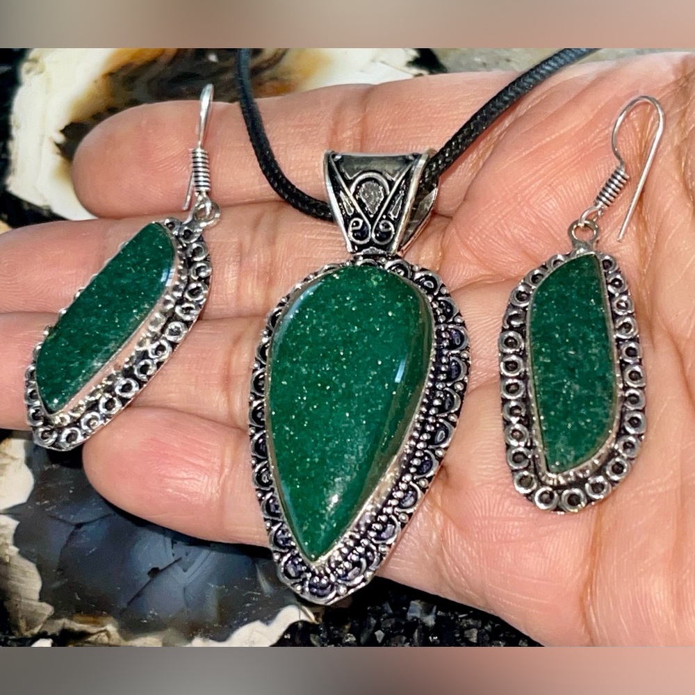 Green Aventurine Quartz Earrings & Pendant Set